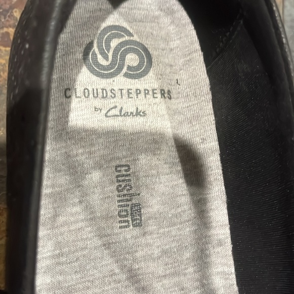 Cloudsteppers by Clarks soft cushion sole.  EUC size 6 - Picture 4 of 5